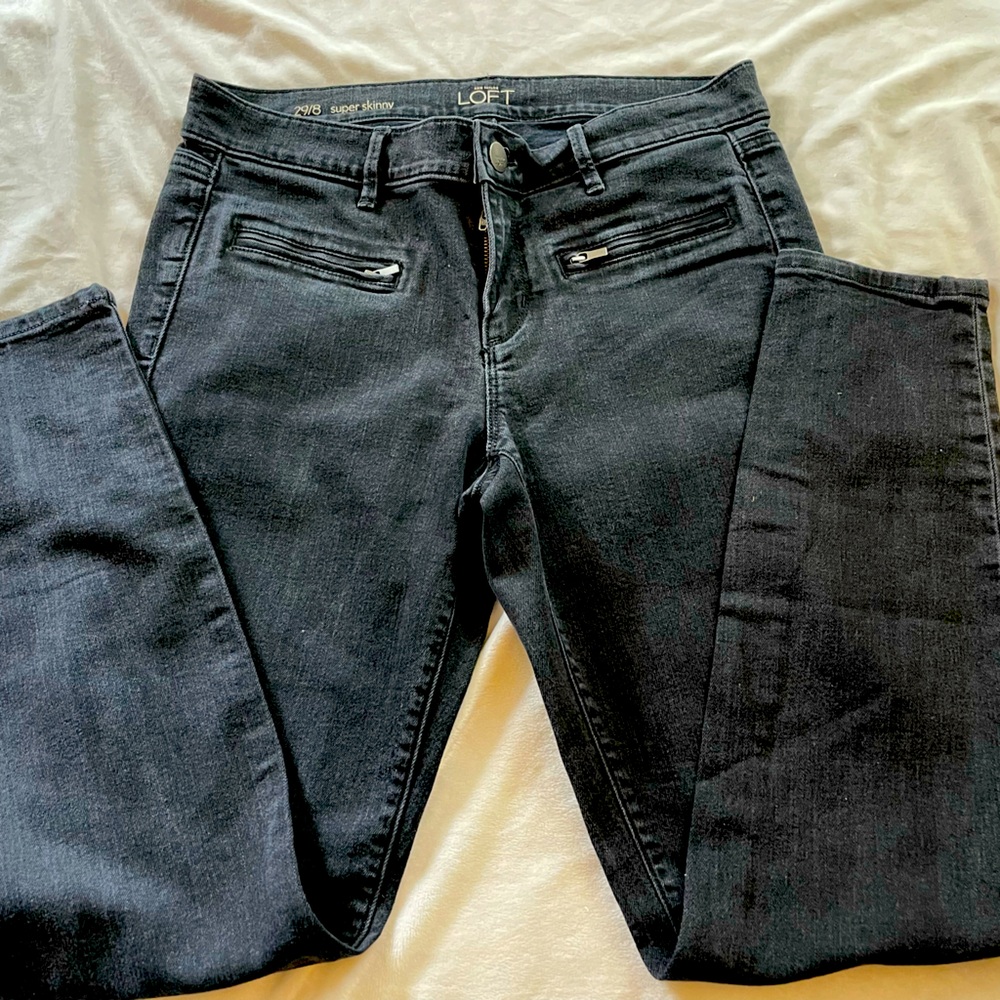 LOFT. Super skinny.  29/8. Black - dark gray.